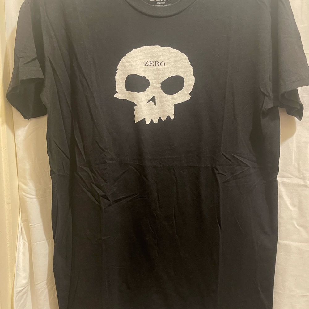 Zero Black Skull Graphic Tee